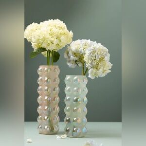 Anthropologie HANDBLOWN BUBBLE GLASS VASE
Style No. 4554H952AA Color: LIGHT BLUE